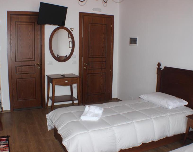 Hotel Bineri Gjirokastër Eksteriør billede